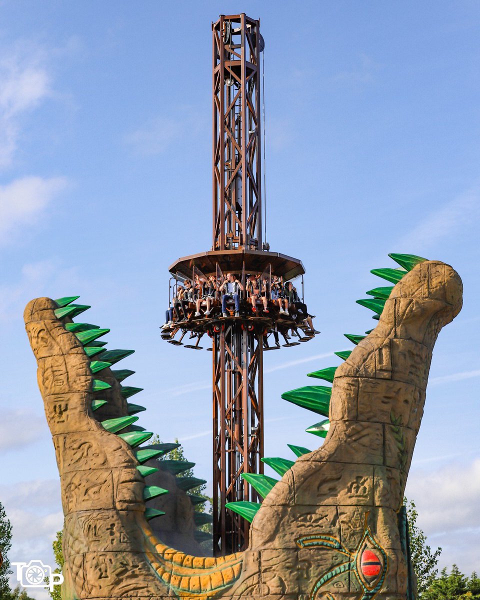ThrillPix's tweet image. 🐊 Have you braved the drop and released the curse? 

Croc Drop at @CWOA 

#chessington #themepark #merlinannualpass #SBFVisa