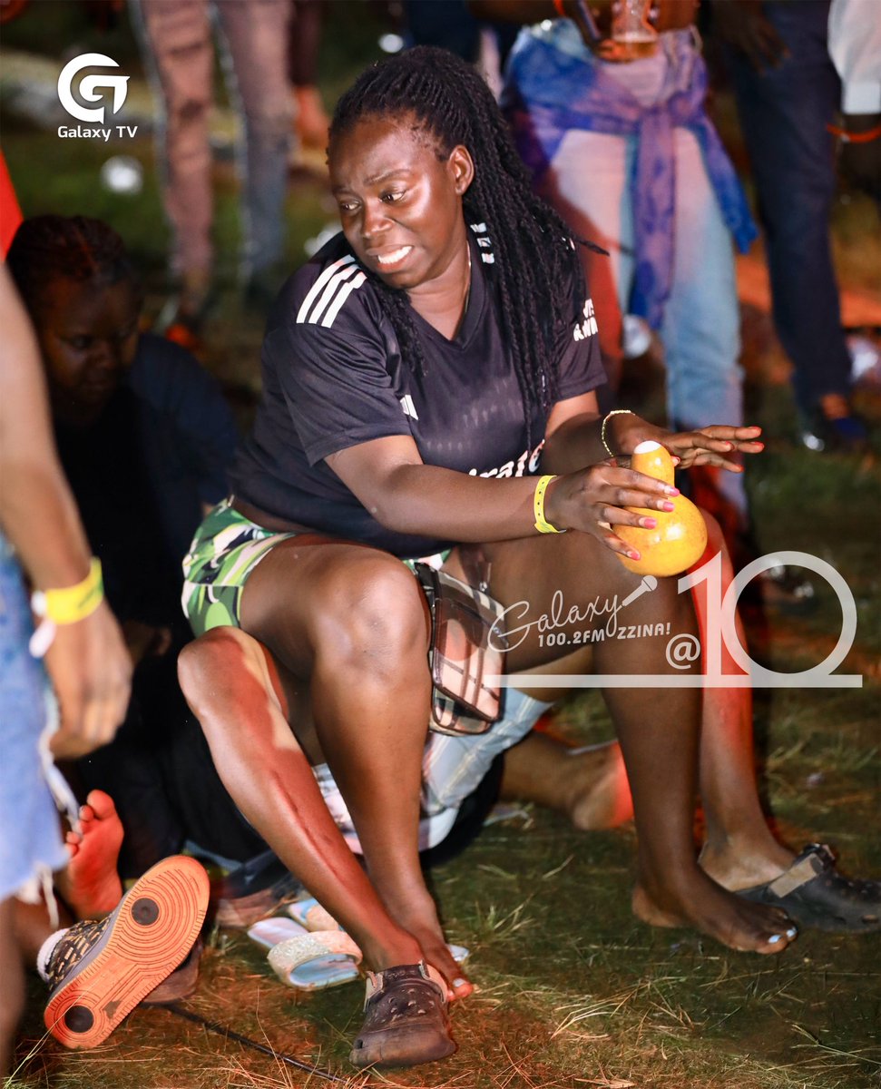 GalaxyFMUg's tweet photo. Hoooo, looks like she sat on it🙈

#ZzinaLifeStyle | #VumbulaUgandaFestival https://t.co/b0BsdKTWXg