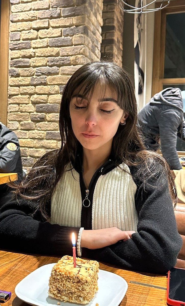 Notinstocks's tweet photo. Yıldızlar dökülsün sonsuza içimizden... 
Hoş gel 27 🖤💫
#HappyBirthdayToMe https://t.co/QAQn1j2EDZ