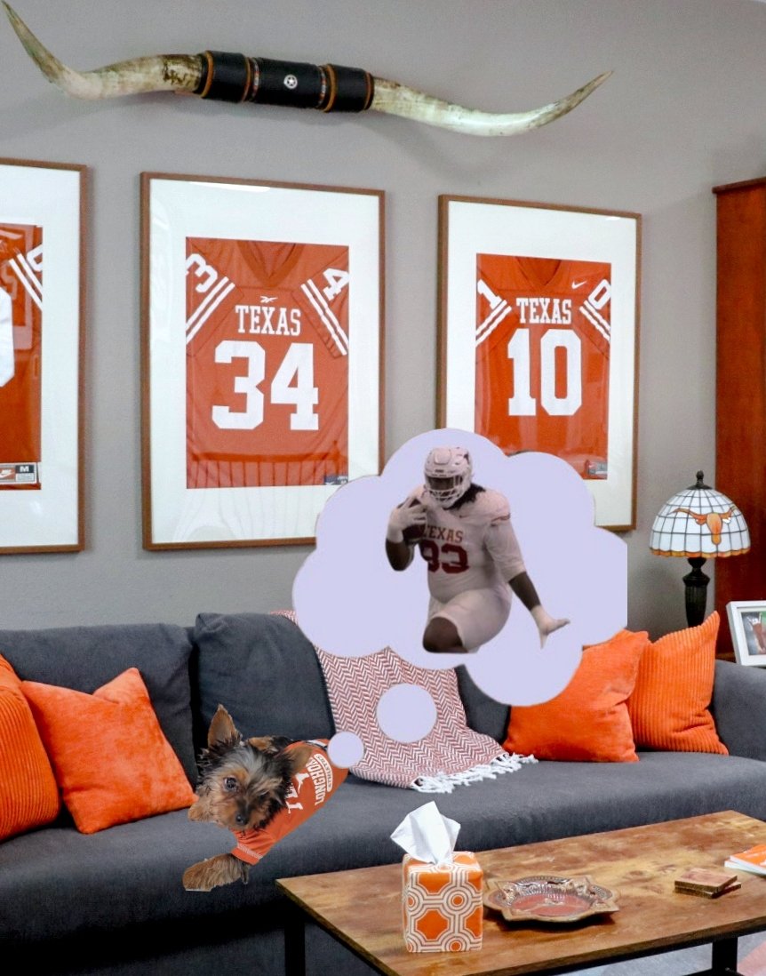 ToneGra8's tweet photo. Teddy has been dreaming of this day! 🤘🏼🏈🏆

Texas! 🤘🏼 https://t.co/bR3pJhCrko