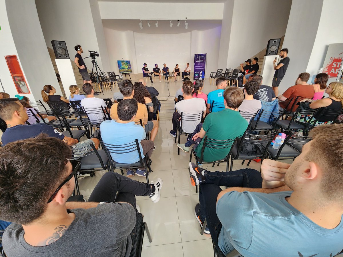 cripto_conf's tweet image. Ecosistema Argentino Juan Derito @criptoladrillo @Hash_NCW Ana Julia Gavilán @Year2000Jaime @cryptolucho1
Empezamos!