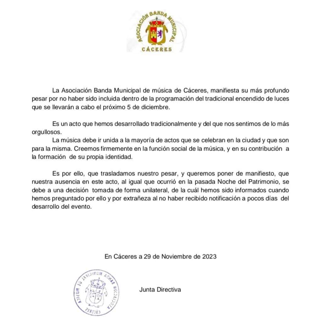 DSHolguin's tweet photo. Comunicado oficial de la Banda Municipal De Música De Cáceres porque el Ayuntamiento de Cáceres no ha contado con ellos en los actos de #Navidad 🎄 "al igual que ocurrió con la Noche del Patrimonio" https://t.co/APyzM8vbza