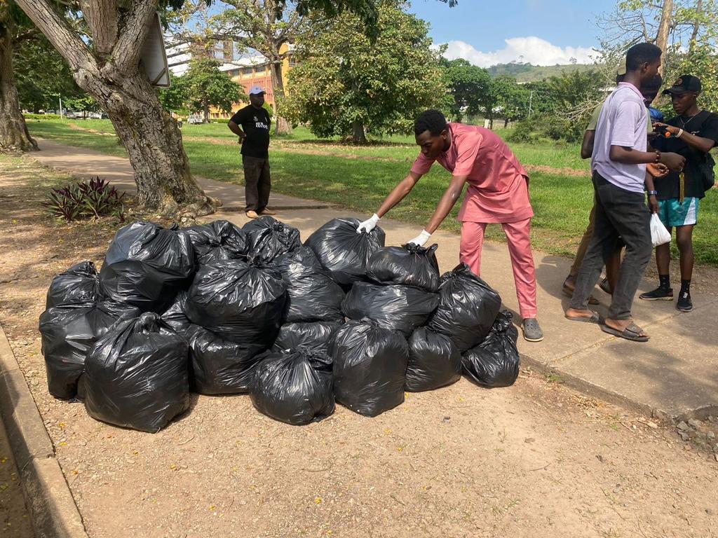 ploggingnigeria's tweet photo. Join us from the 6th-9th of this month as we continue cleaning up the most beautiful campus in Africa..🎉🪴🗑️

#ploggingnigeriaoau #ploggingnigeriacluboau #ploggingnigeriaclub #oau #plogging #convocationplog #convocationcleanup2023 #oauconvocation https://t.co/PTdBOdAsXm