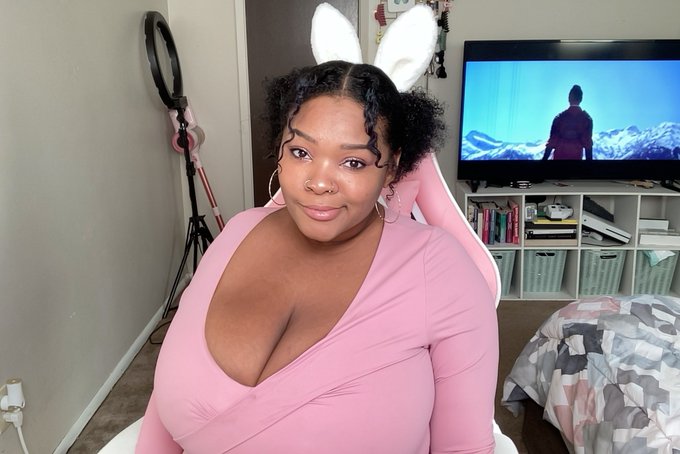 2 pic. Hopping on stream, gotta redrum a sim rq https://t.co/00GAWrvApR https://t.co/QGlU1BmXar