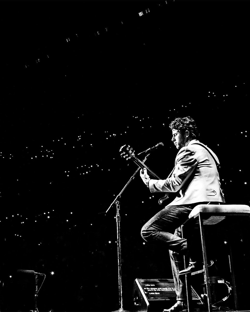jonasbrothers's tweet photo. Montreal ❤️ Can’t believe we only have 5 more shows to go. You’re next, Albany! https://t.co/pvJjP3fJ7m