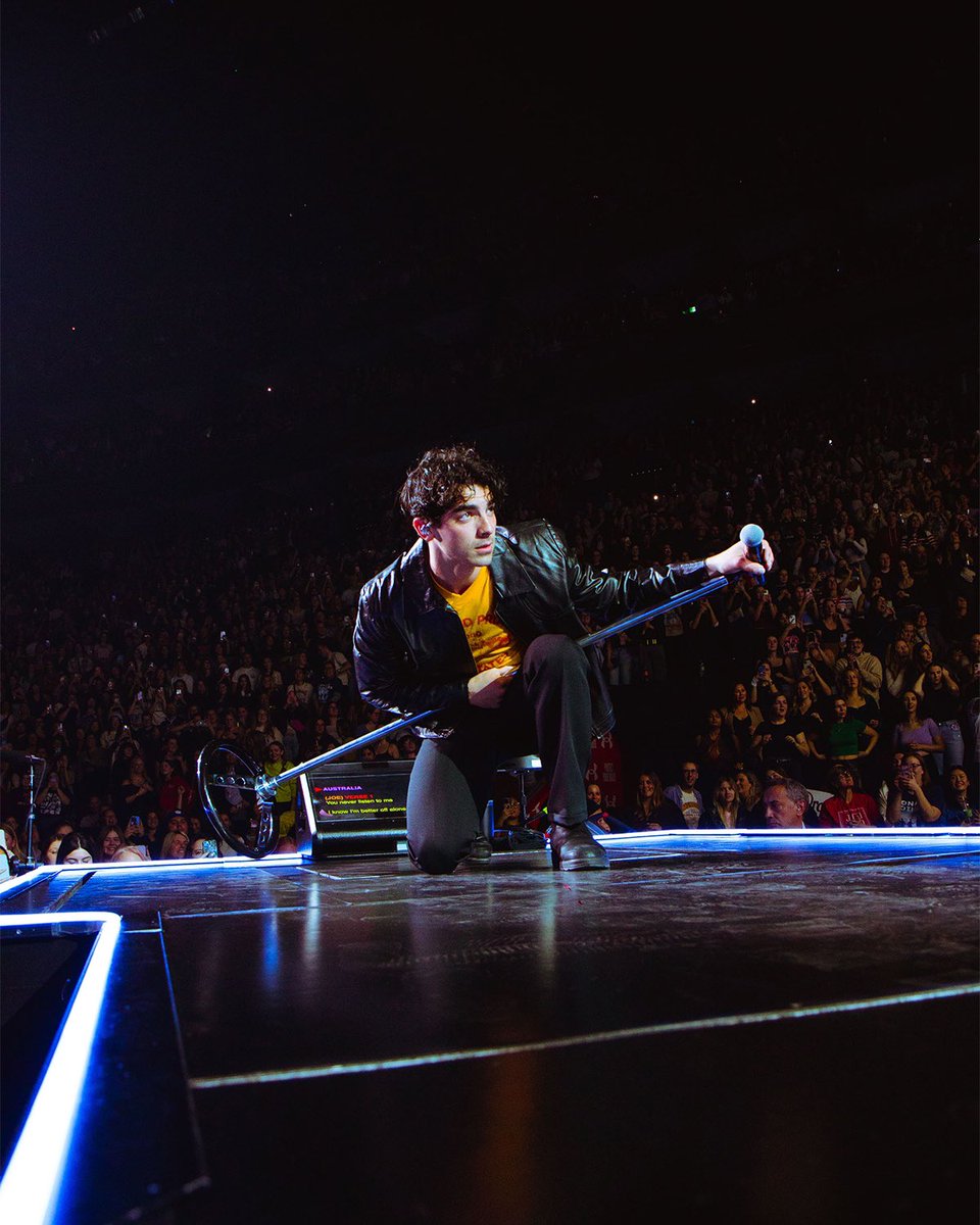 jonasbrothers's tweet photo. Montreal ❤️ Can’t believe we only have 5 more shows to go. You’re next, Albany! https://t.co/pvJjP3fJ7m