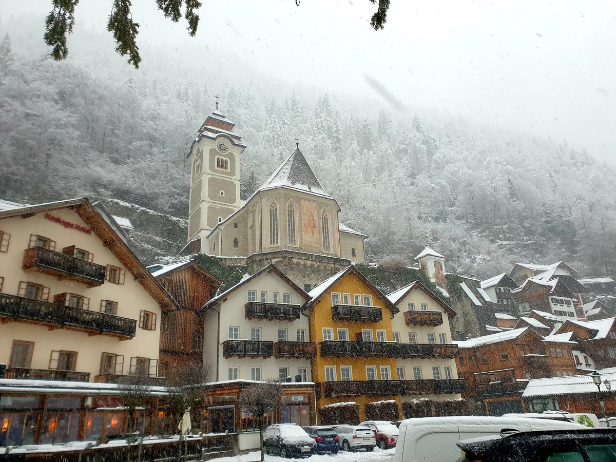 saemasaeed's tweet photo. I think I've fallen in love with Austria. Vienna and Hallstatt definitely deserve a second visit in the summer.
An excellent course, an amazing faculty, an Irish contingent, and a gorgeous venue. I may miss the flight home 😉
#theprocedurescourse https://t.co/uu7cSG3x3n