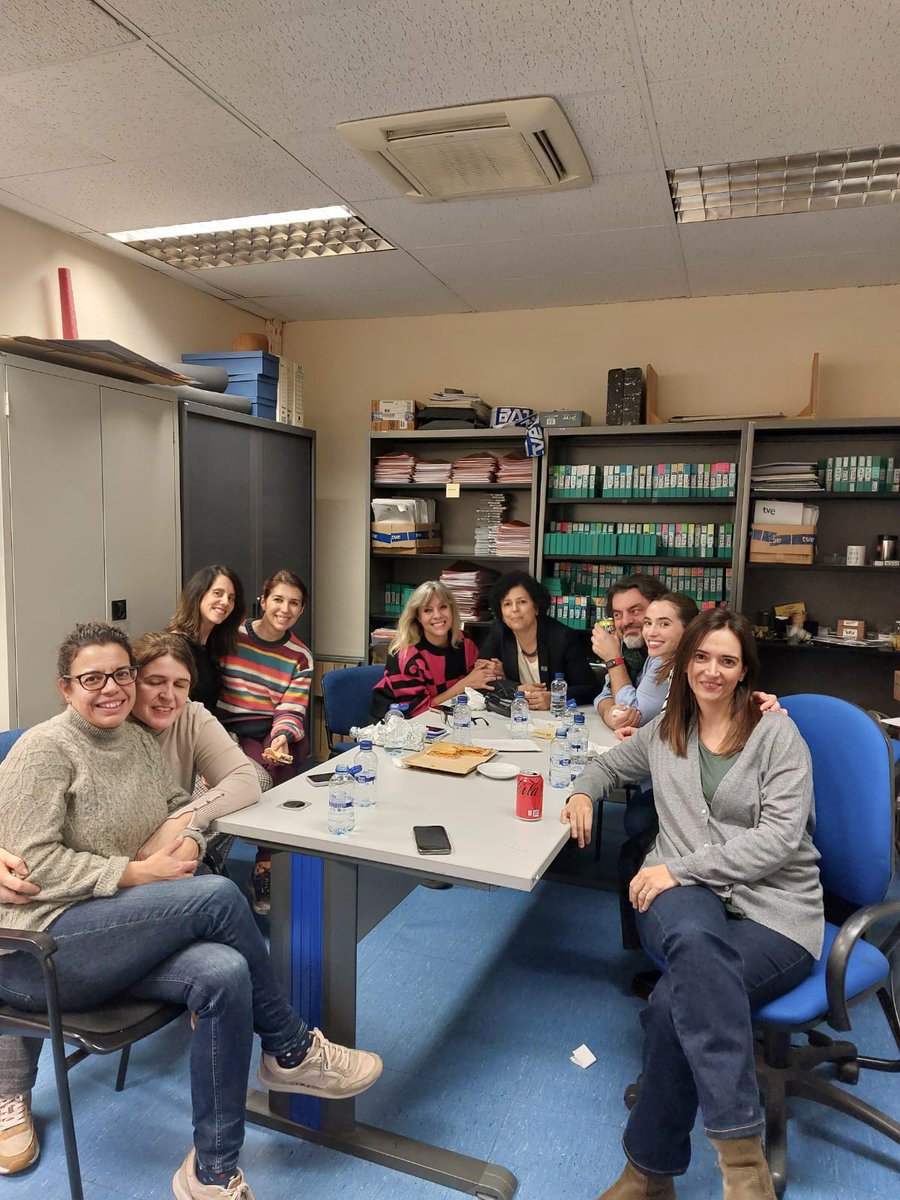 Hoy mi equipo de Cine de Barrio ha hecho un enorme esfuerzo para despedir a Concha, a  la que mi familia y yo misma queríamos mucho. Gracias a todxs, porque hemos conseguido homenajearla con una sonrisa y un programa especial hecho con el corazón. Concha Velasco, siempre contigo.