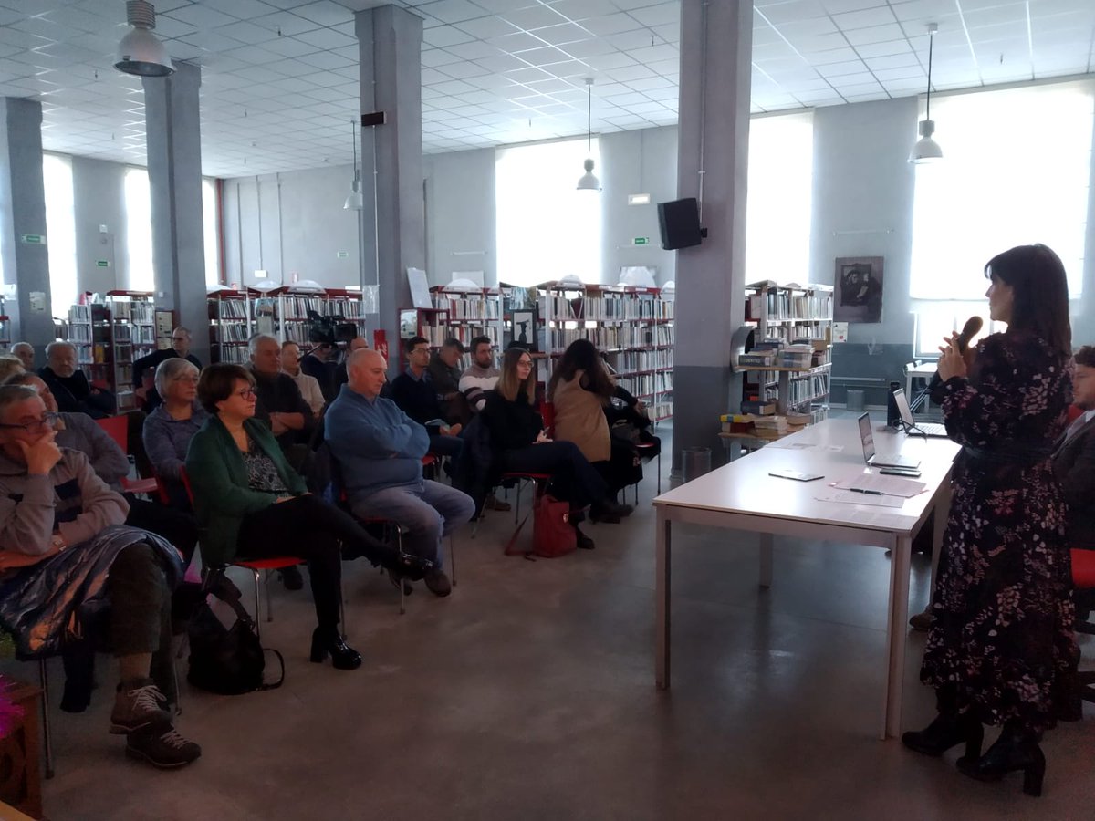 EspaciOccitan's tweet photo. Grande partecipazione oggi a #borgosandalmazzo per la conferenza sui gerghi di mestiere delle Valli #occitane! Grazie @unito e @RRBSD #sambuco #unionemontanavallestura https://t.co/HnXy3BuL9j