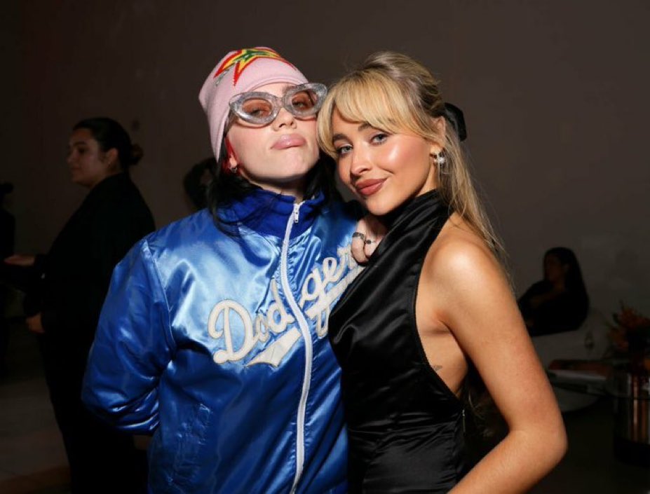 billie e <a href="/sabrinaannlynn/">Sabrina Carpenter</a> fotografadas no evento #varietyhitmakers.