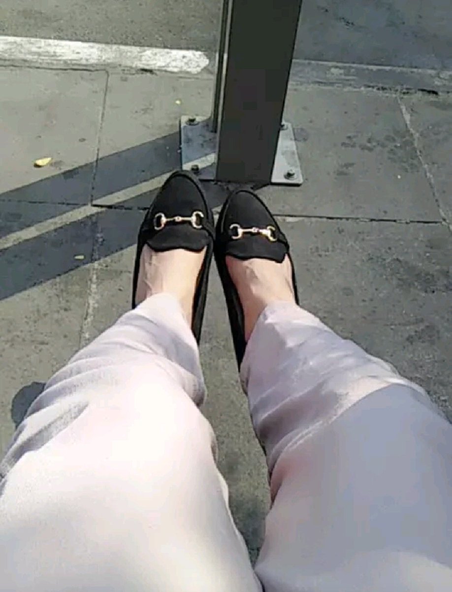 HansyahOny's tweet photo. Flatshoes ter worth karena harganya yang murcee abis cuman 57rb tapi kualitas nya melebihi ekspektasi (sol nya empuk bahan material sepatu bagus) meskipun looks nya simple tapi elegant so bisa di pake buat segala acara 

https://t.co/y1Dg3HpXkM https://t.co/Q2ojRxDNHs