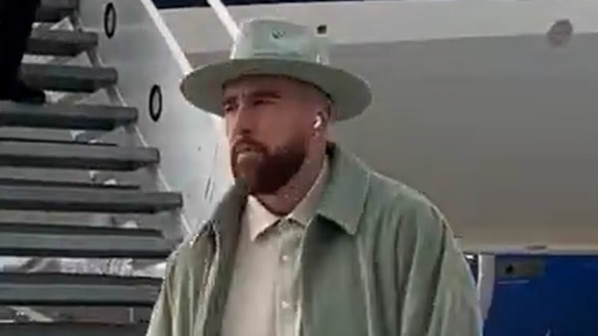 Daily Mail Online on X: "Travis Kelce and the Kansas City Chiefs land in Wisconsin  ahead of game vs. Packers... with Taylor Swift expected to be at Lambeau  Field https://t.co/MWohP1j6bi https://t.co/xdKRFMywr3" /