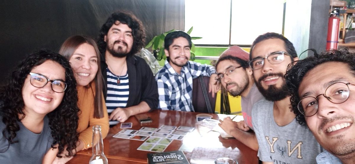 Hoy fue mi posada con mi querido grupo de Domino's Pizza, con quienes me rio tanto que en el café en el que estábamos nos pidieron que por favor guardáramos silencio 🫶🏼