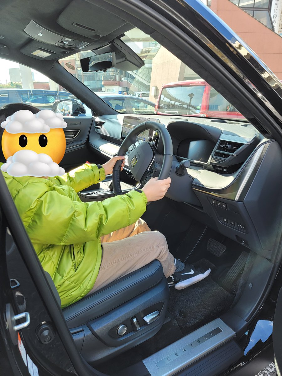 Angelfish_Now's tweet photo. 新型センチュリー国内1号車ですって😆
内装がスゴい✨ https://t.co/hcE53OO4iz