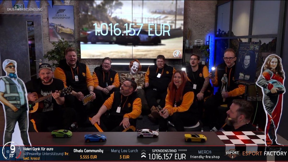BorziSchafi's tweet image. Ich lieb die Truppe SO sehr. 😭💕😭💕 #FriendlyFire9 @Gronkh @xPandorya @PhunkRoyaI @fisHC0p @MrMoregame @PietSmiet @SepPietsmiet @brosator @JayPietsmiet @Br4mm3n @_HeyNancy_ @Eosandy @HeiderFlorian 💕Danke! #AlleLoben #ChatLoben #ModsLoben #RegieLoben 💕
