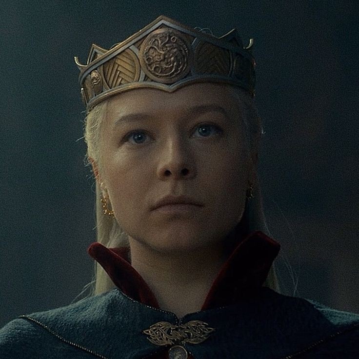 lukemaruchi's tweet photo. I swear to ward the Queen, with all my strength and give my blood for hers. I shall take no wife, hold no lands, father no children. I shall guard her secrets, obey her commands, ride at her side and defender her name and honor. 🖤 https://t.co/harfl7O0Hc