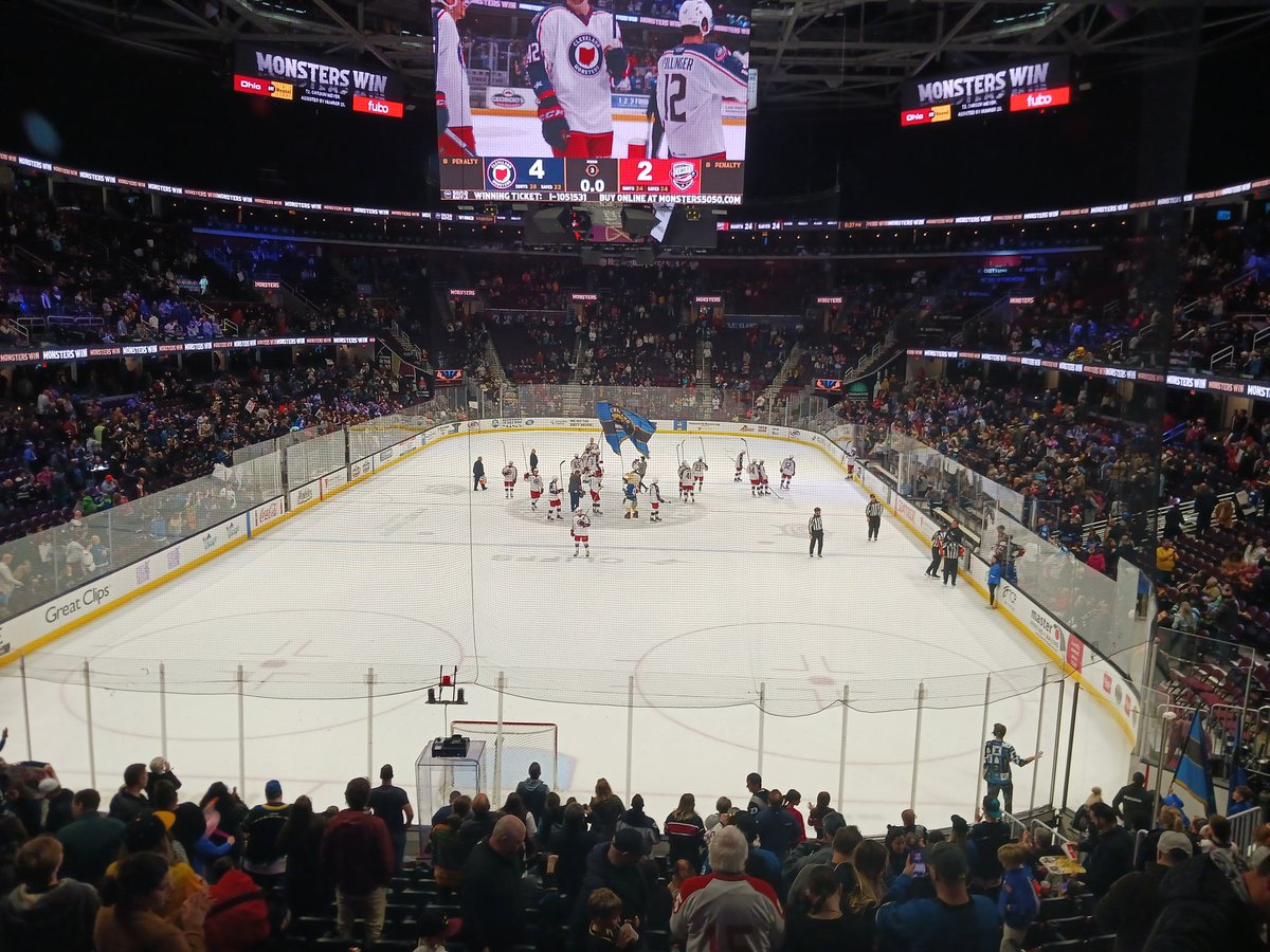 EmeraldBlade75's tweet photo. MONSTERS WIN!!! THAT'S ππ» IN A ROW!!!
#CLEHockey ππ
#BlackAndBlueHockey β«οΈπ΅π
#AHL π
#PuckHead π
#LightTheLand π¨π¨π¨πππ
#WOOOooo π£π’π https://t.co/anhCPrRYyI