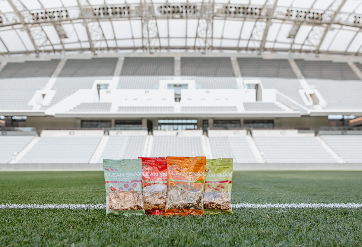 MelissasProduce's tweet image. Huge match for our partner #LAFC tonight!

🏟️ @BMOStadium
🏆 Western Conference Finals
⚽ @LAFC vs @HoustonDynamo

We're giving away Clean Snax® sample packs for this match only! We'll DM offer redemption info if you repost &amp;amp; reply with #CleanSnax before the end of the match!