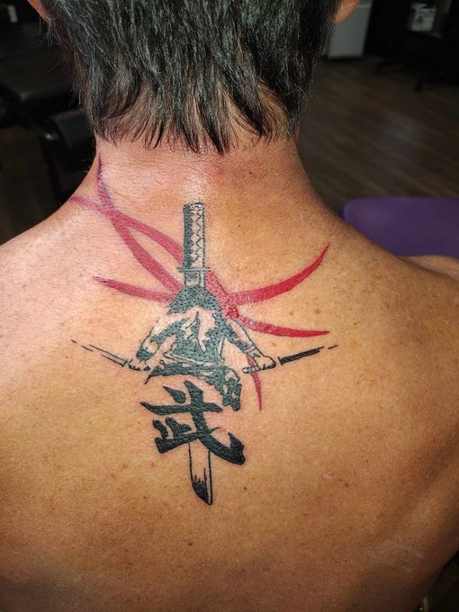 I decided to redo my neck tattoo this week since it's completely faded away.  The Japanese sword is my