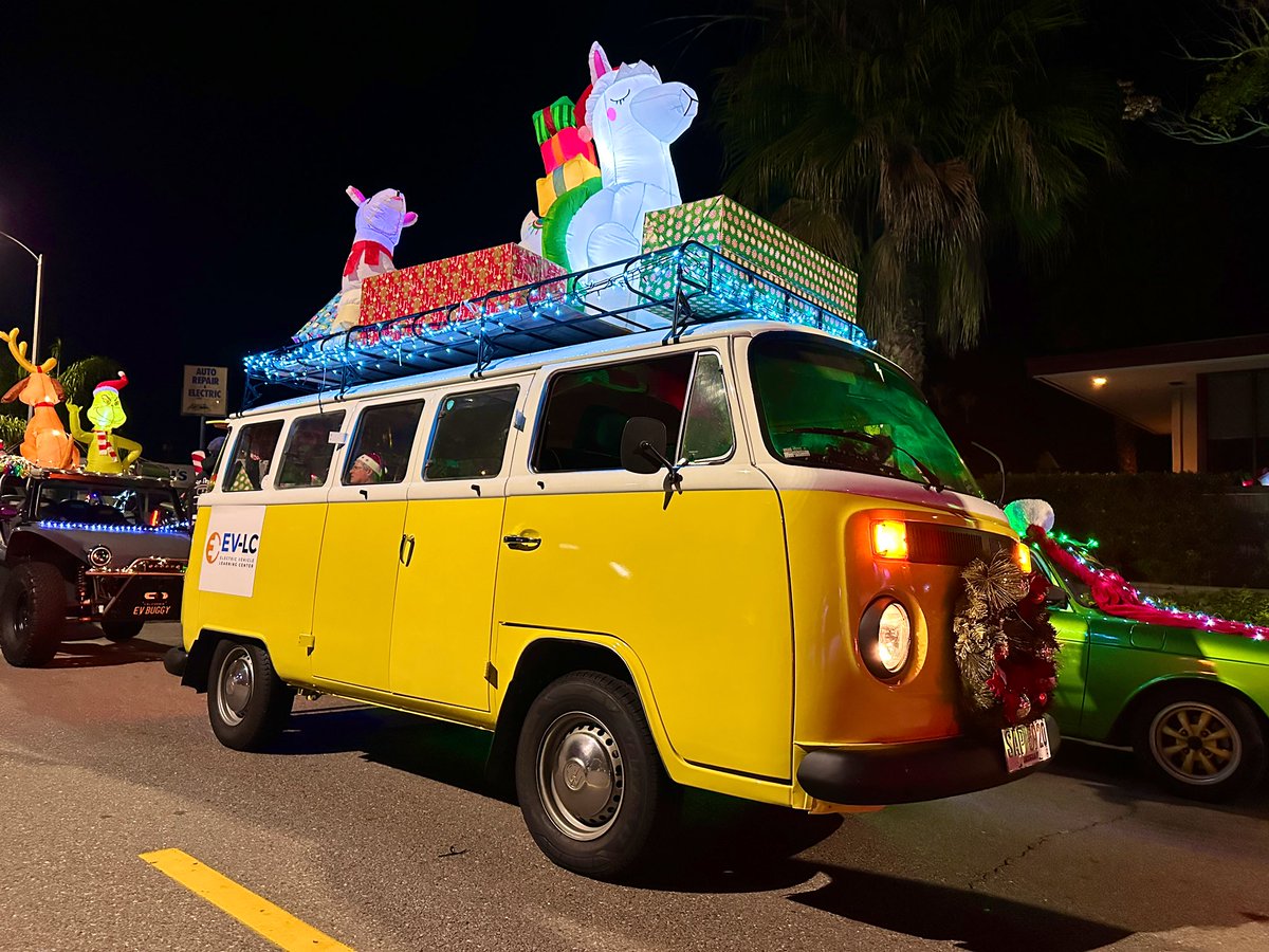 ChargePozitive's tweet image. The EVLC VW Electric Bus “El Rayo”
EV conversion all decked out for the Encinitas Holiday Parade
@EVWestDotCom @VehicleLearning