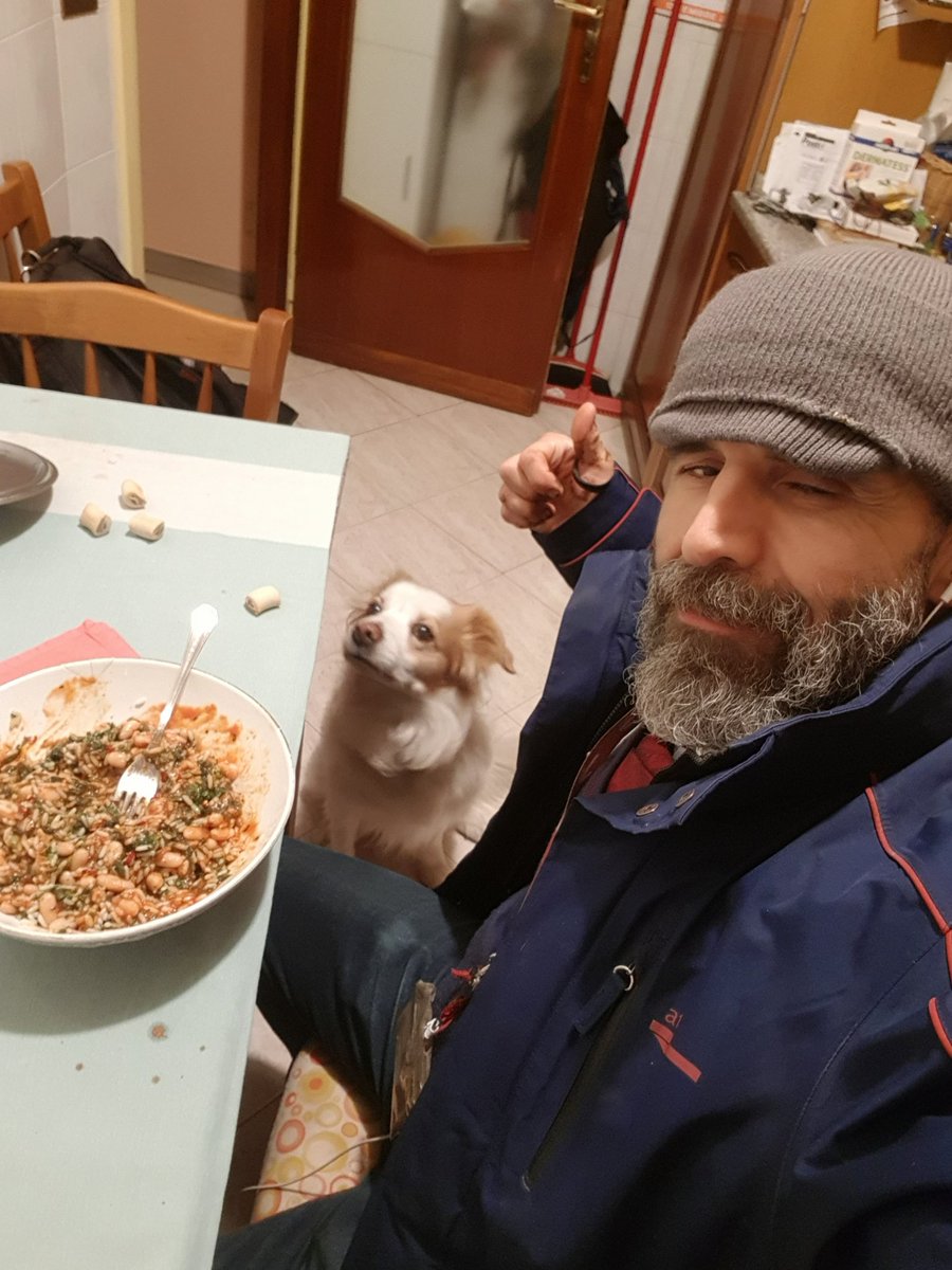 GiuseppeDiSilv6's tweet photo. C'è chi alle 3 dè notte se magna la #mmerda del #kebbabbaro...e chi NO!!!
Io mangio solo #italiano 🇮🇹🤓🐶🇮🇹 https://t.co/2W6PywneFd