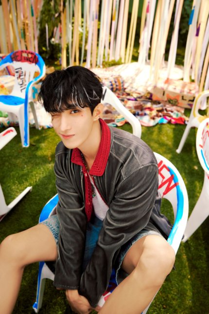 WorldwideCarats's tweet photo. [INFO] Hand-picked by Korea's musical legend Cho Yong Pil himself, #DOKYEOM is the first performer of the drama "Welcome to Samdalri" OST, to be released at 6PM KST today (12.03)! 💙

Snippet from the article:

"'Short Hair', which opens the 'Welcome to Samdalri' OST, is one of Cho Yong-pil's famous songs that represent the sensibility of the 1980s. It is reinterpreted with Dokyeom's sweet voice by adding a refreshing sound to suit the play while maintaining the sensibility of the original song. It's a song which has been reborn with a mood suitable for the play, and is expected to further enrich the chemistry between the two people, starting from their innocent childhood in Jeju and meeting again in Jeju.

As SEVENTEEN's main vocalist, Dokyeom has shown an infinite musical spectrum through numerous cover contents and OSTs with his solid singing ability and unique voice. You can also see his unrivaled musical color in 'Short Hair'."

🔗 https://t.co/Bdg2jOZzse

#도겸 #SEVENTEEN #세븐틴
#웰컴투삼달리 @pledis_17