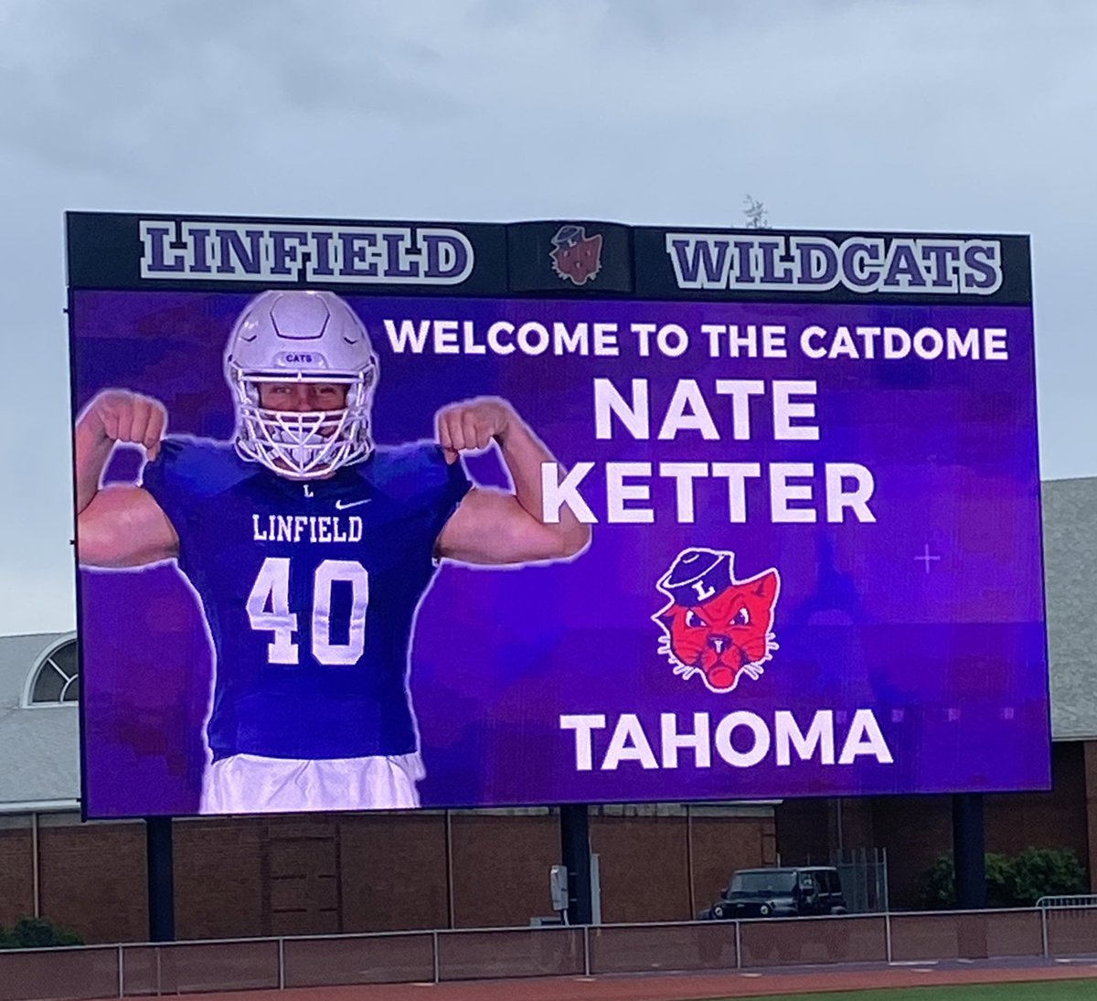 Had a great time on my official visit at <a href="/LinfieldFB/">Linfield Football</a>. Thank you <a href="/CoachJVaughan/">Jackson Vaughan</a> <a href="/coachbelliott/">Brett Elliott</a> <a href="/CoachSmithCats/">Coach Joseph Smith</a> and the rest of the coaching staff for having me out!