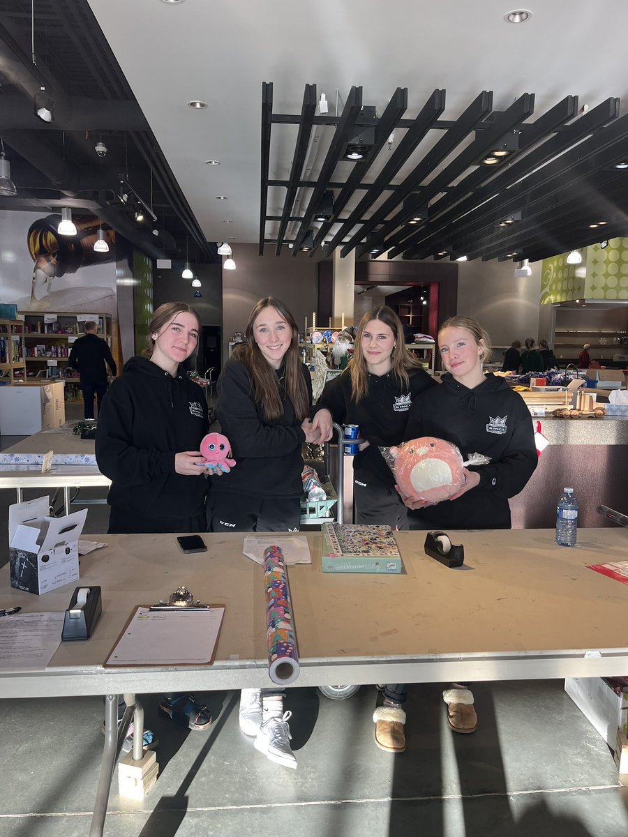 SPKACFury's tweet photo. Prior to todays game, the Fury volunteered their afternoon at the @strathconachristmasbureau picking out and wrapping gifts for the community 💚♥️ during their time today, the girls made a record high 27 gift hampers while filling a whole donation box⛄️⛄️⛄️ https://t.co/kV3j4g0xVs