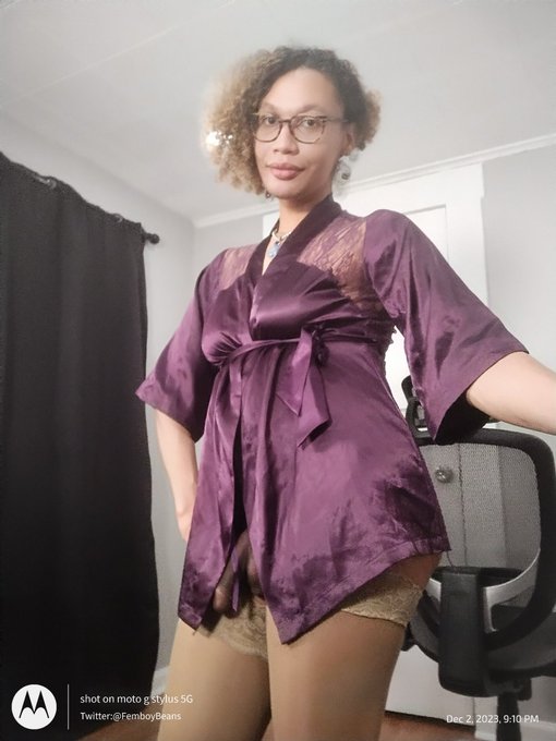 Good evening. I am bored and horny. https://t.co/fdsgRzgxBv