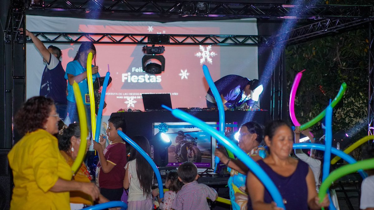 ChrisGuevaraG's tweet photo. Les esperamos en Nuevo Amanecer, Apopa, donde antes gobernaba la MS ahora, se disfruta en tranquilidad. 🤩

#PartyNIte modo on 🥳 https://t.co/zeAPuQDvZu