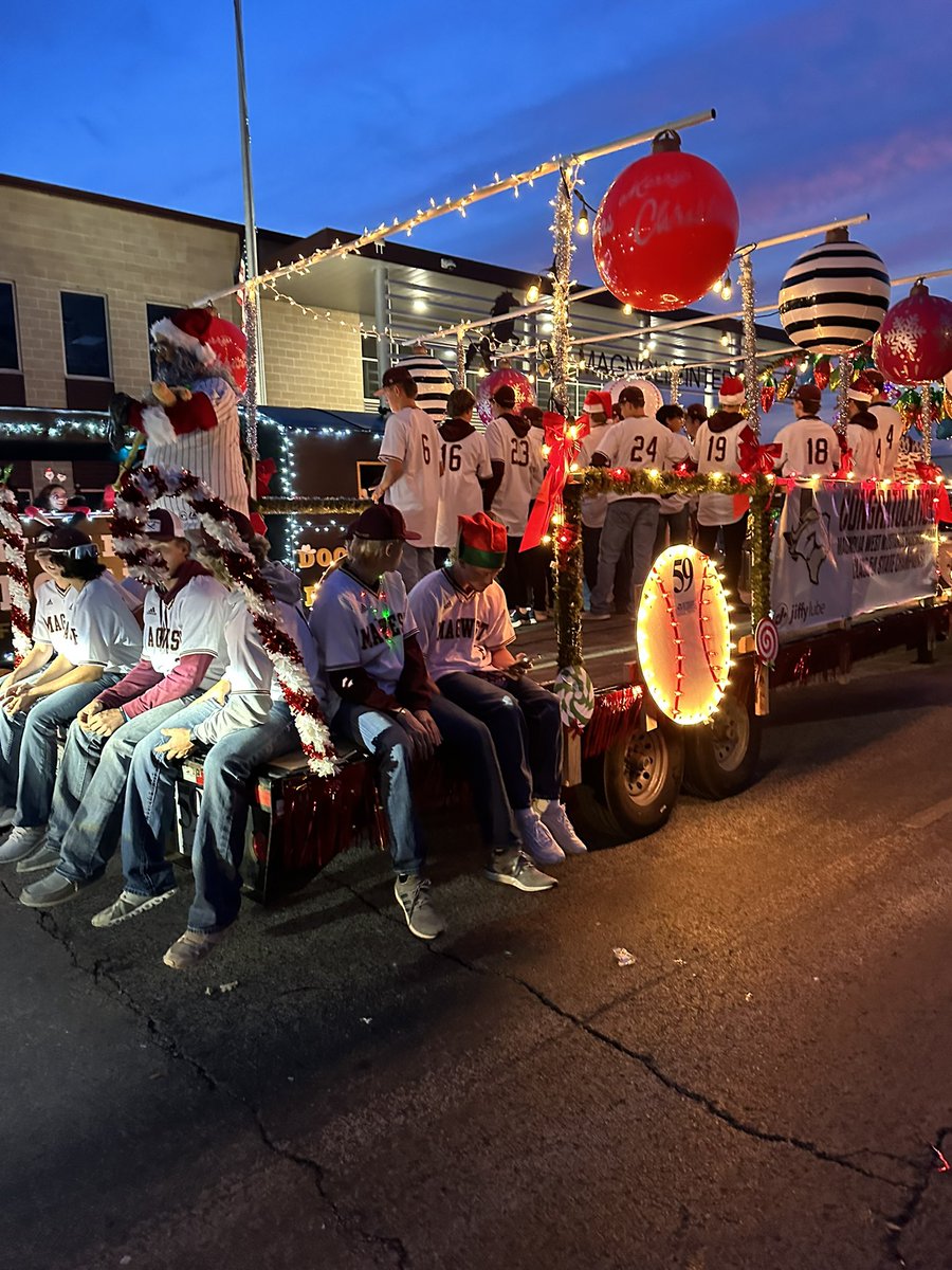 MAGWESTdirtboys's tweet photo. Awesome Christmas Parade!! Thanks to all the parents for decorating the float!! Dirtboys had a blast!! #MAGWESTdirtboys https://t.co/lEVY0p7WYT