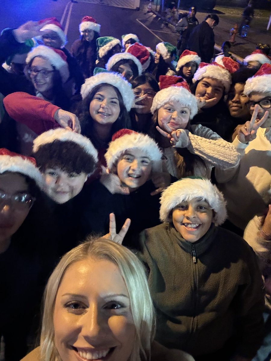 Congrats to all the performers tonight at the tree lighting! 🎄🎶 #greenwavepride #soundwavechoir