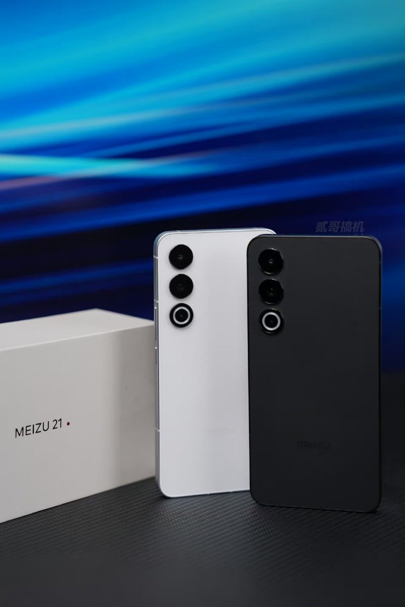 fabrizio_degni's tweet image. HiRes shots of the latest #Meizu21.
I am awaiting the first reviews of hands-on. My focus is the #camera division and of course the new #MyOS. A miss companies as #Smartisan for the new expressive languages in the #UI and #UX.

#meizu #desigb #style #TechInnovation