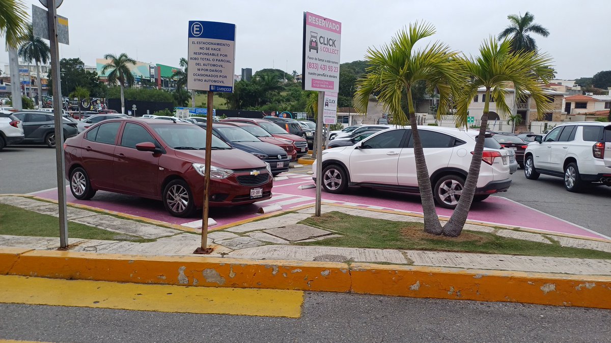 u_azuara's tweet photo. Que onda @liverpoolmexico de Tampico, se supone que #clickandcollect debe ser mas facil https://t.co/YmmHhEdiFy