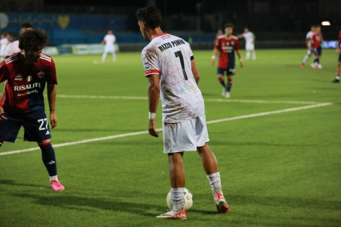 APaglia7's tweet photo. Ex atalantini 🌟

Andrea #RizzoPinna sta vivendo quella che, ad oggi, è nettamente la sua miglior stagione tra i professionisti. Il centrocampista classe 2000 sembra aver trovato la sua dimensione alla #Lucchese. È andato in gol in tutte le ultime 3 partite, trascinando i suoi. https://t.co/D7x0coNffI