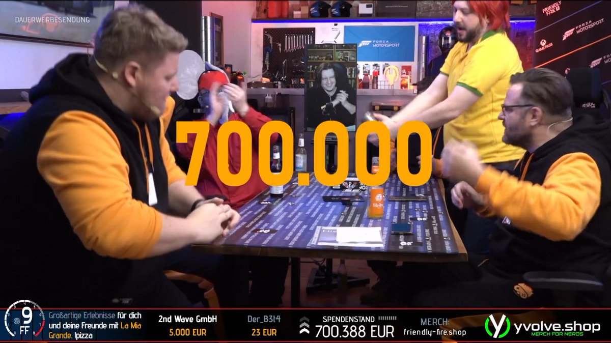 BorziSchafi's tweet image. 700.000!! 🥳😍🥳😍 #FriendlyFire9 #AlleLoben