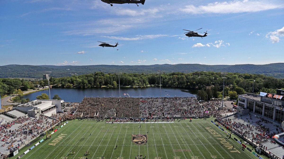 After talking to @CoachBPowers I am super excited to announce that I have been re offered by @ArmyWP_Football!! @CoachJeffMonken @CoachJohnLoose @coachbanks9 @LoomisFootball @JoeMento