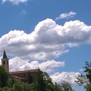 Birdy clouds Sale San Giovanni July17 #salesangiovanni #cielo #sky #nuvole #nuages #clouds #blue #azzurro #skyphotography #skypics #nature #naturephotography #voyage #viaggi #travel #traveling #travelphotography #testatralenuvole #latetedanslesnuages #headintheclouds #dream