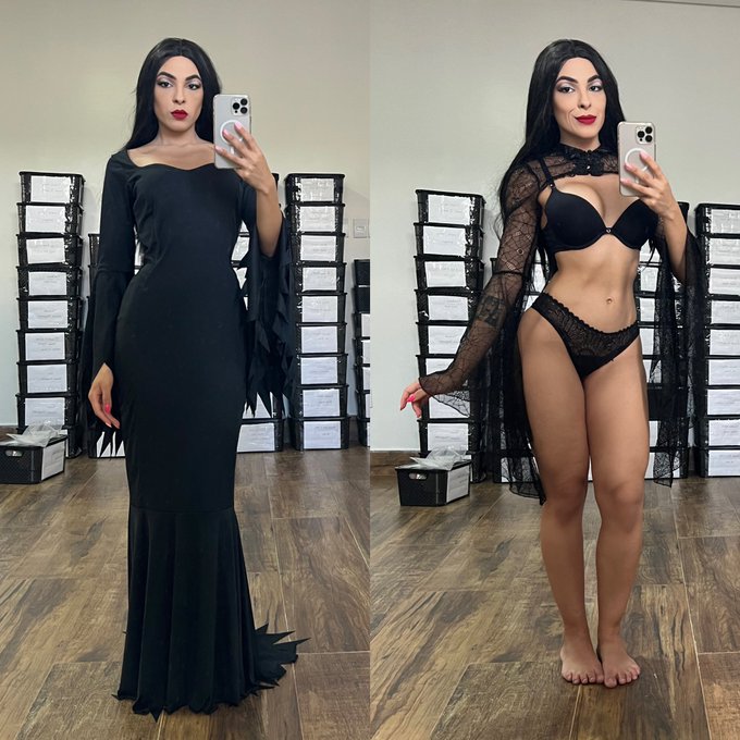 Morticia Addams Cosplay 🌹 Movie: Addams Family Values https://t.co/BGdZsqMjQF