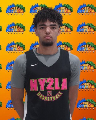 FutureWIBadgers's tweet photo. As if this win wasn’t already massive, Gard had some huge names from the state of Wisconsin in the house such as Davion Hannah, Xzavion Mitchell and LaTrevion Fenderson.

What a showing UW put forth both on the court and in the crowd for the home state kids 👐 https://t.co/PVjuudZTwq