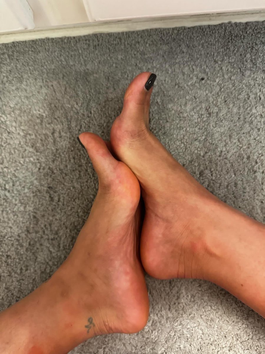 kaesoles's tweet photo. Who wants new feet pics ? 
@Feetinorlando 
@solesofvalkyrie 

#footfetish #feet #footfetishnation #toes #soles #foot #prettyfeet #footfetishcommunity #feetporn #feetlovers #feetworship #sexyfeet #feetpics #footmodel #footfet #footporn #barefeet #prettytoes #feetfetishworld https://t.co/a19v4JaQxX