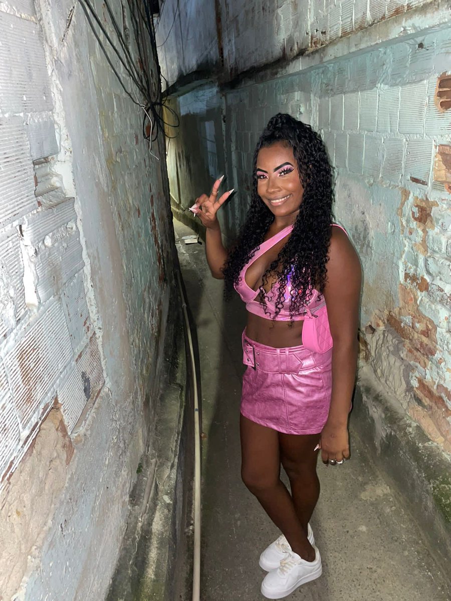 preti_nhaaa's tweet photo. Primeira mente só agradecer no começo tava tudo dando errado mas p Deus n foi inponderável 18 da gata !🥳👏 https://t.co/EX7kqzomal
