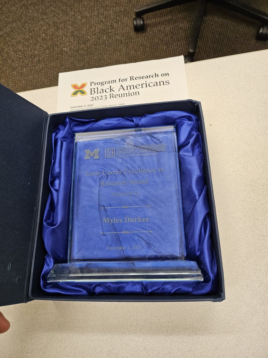 I'm so honored to receive the EARLY CAREER EXCELLENCE IN RESEARCH AWARD from the Program for Research on Black Americans (@PRBA_ISR). This is one of the greatest awards I've EVER received!! 🥹 @um_psychology @umisr @RCGD_ISR