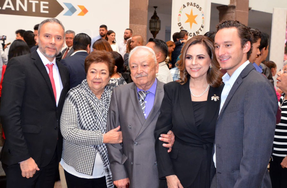 Me siento muy honrada de poder apoyar el proyecto del Gobernador <a href="/manolojim/">Manolo Jiménez Salinas</a> en el que creo profundamente. En equipo, cumpliremos y daremos buenos resultados en la Ciudad de México. 🇲🇽 

#PaDelanteCoahuila #APasosdeGigante