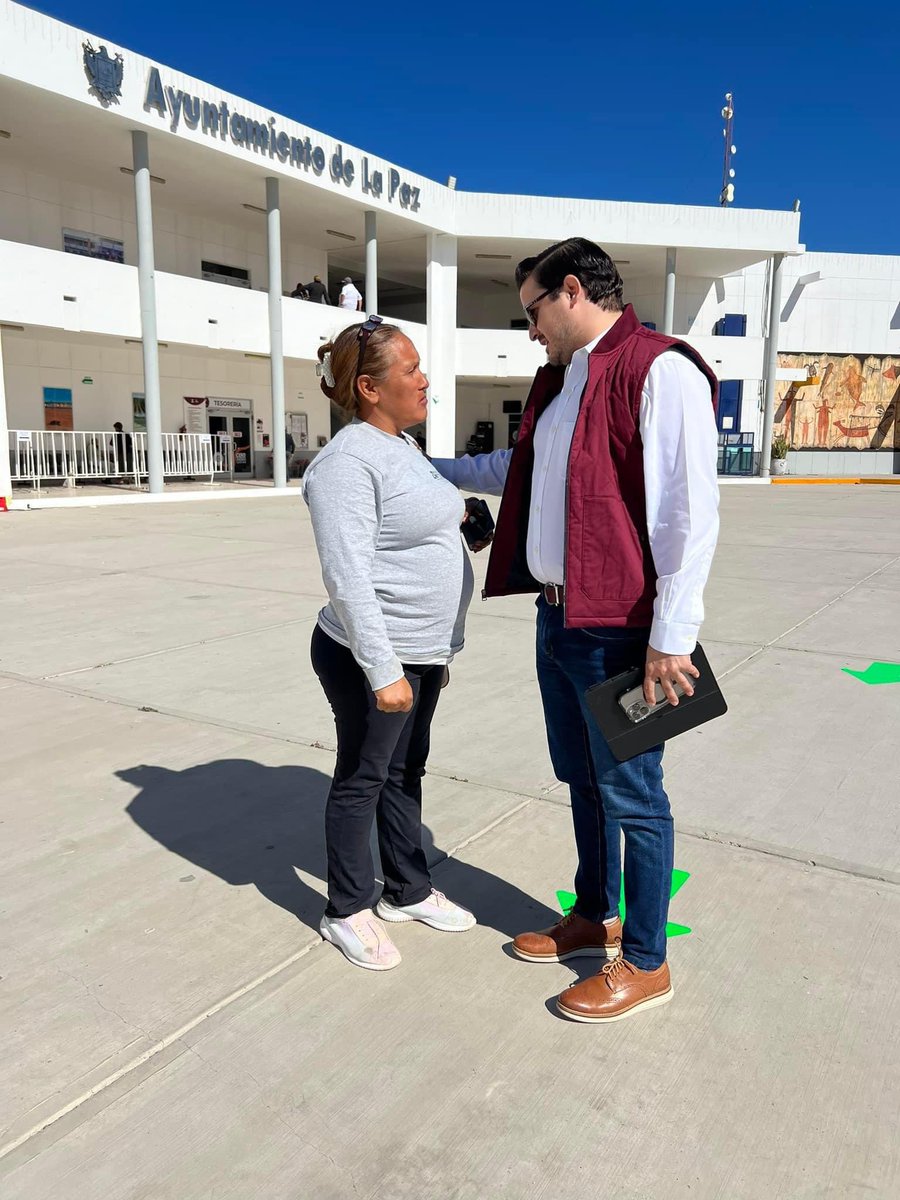 YayoVanWormer's tweet photo. Visitamos al Ing. Oscar Girón encargado de Planeación en la Dirección Municipal de Desarrollo, y al Arq. Fabián González, con el objetivo de unir esfuerzos y dar continuidad a los proyectos de electrificación que vienen para el #SextoDistrito.
¡Ánimo palomilla!✌🏼 https://t.co/GtBKmB8zk4