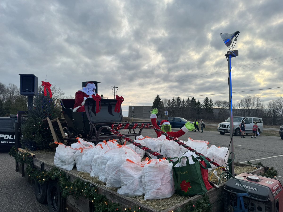 KRobbinsMN's tweet photo. Santa is making the rounds in Independence &amp; Maple Plain this afternoon!  Looks like the Grinch is also out causing trouble!  So glad @WHPSPOLICE is on the case! 🎉🎅🎄. You can still see Santa at the stops below! https://t.co/4wy3HSS50I