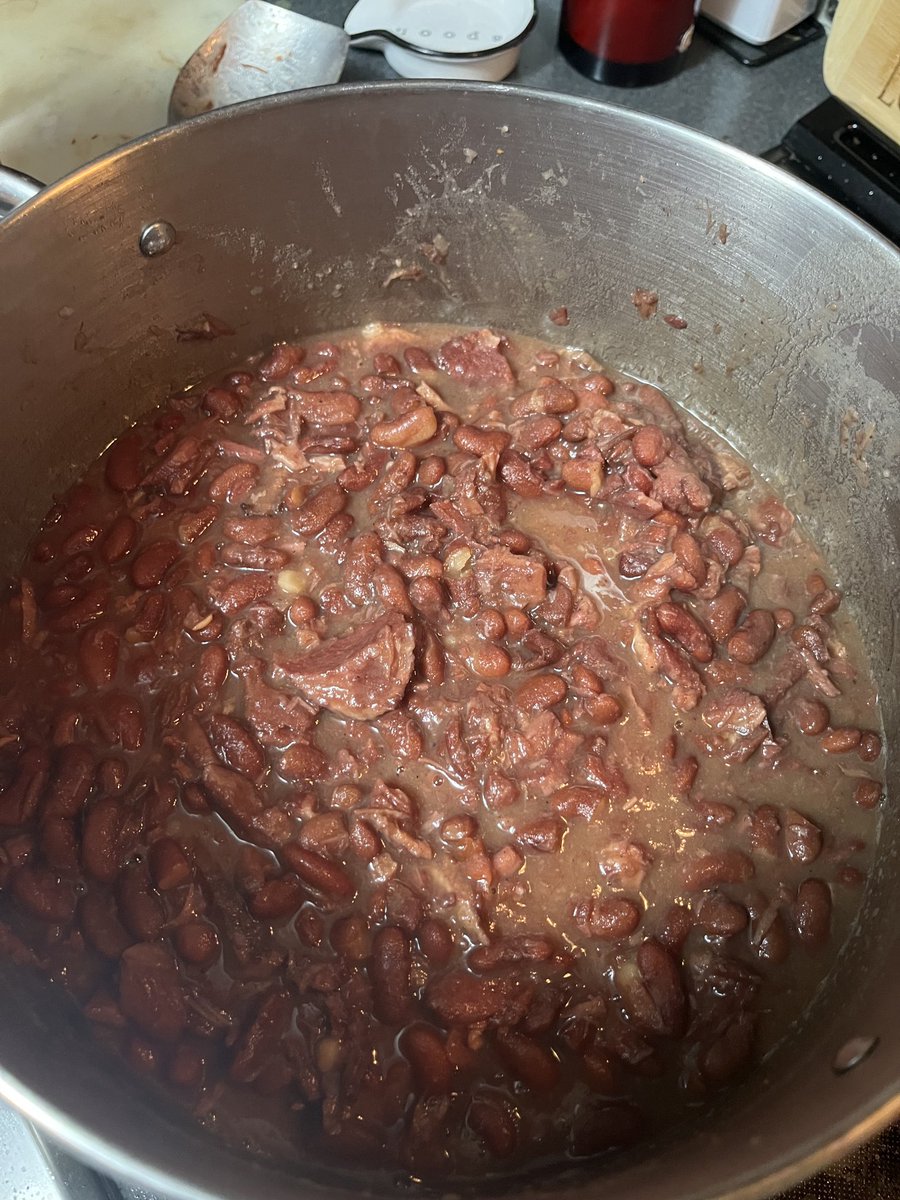 goldend55's tweet image. Almost done.  Rice going on.  #redbeans