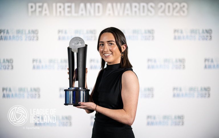 Simply the best! ⭐️🟢⚫️

Sadhbh Doyle picks up the PFA Ireland Women’s Player of the Year Award! 🏆
