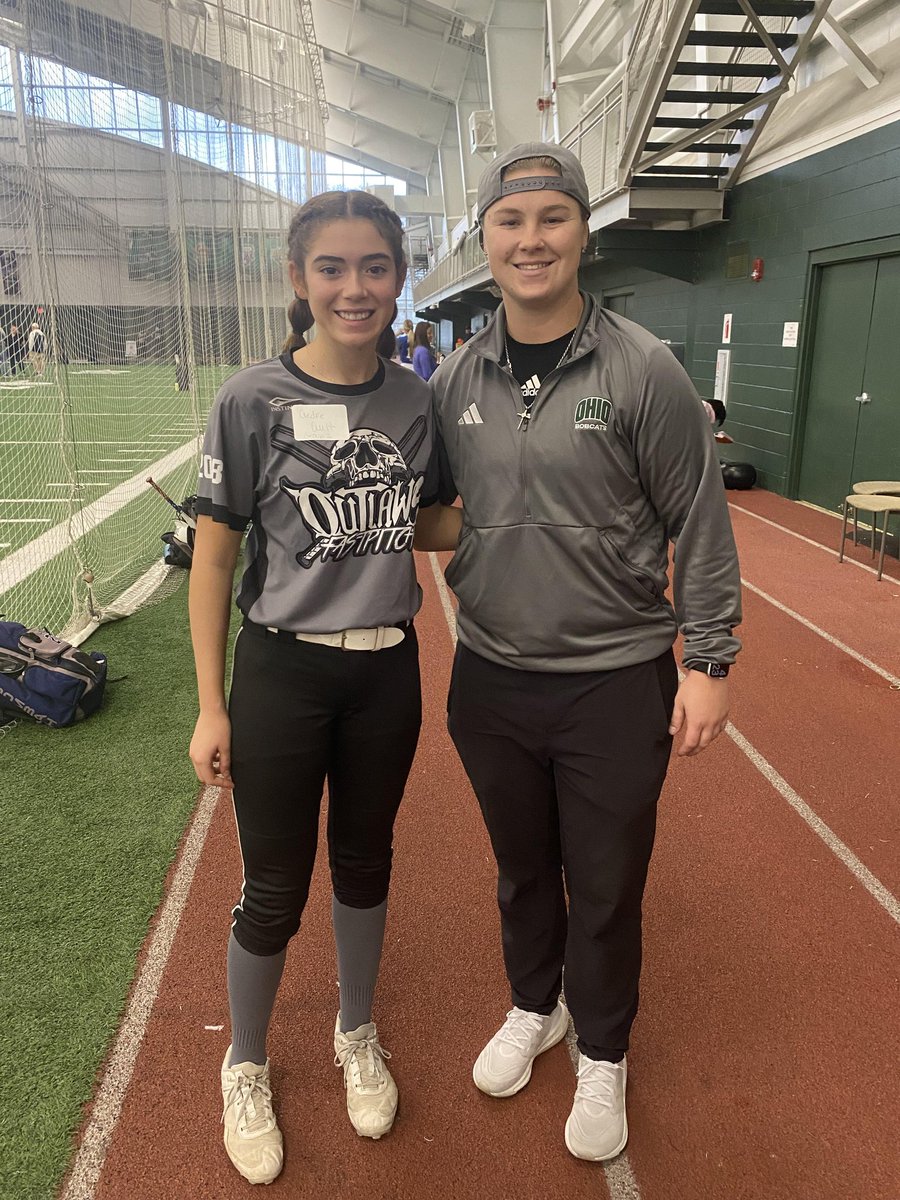 Thank you Coaches @Hall_J_4 , @DarrickBrown23 , & @PiperSwiper for a Great Camp today in Athens! @OhioBobcatSB .. @Outlaws09Nat -Leggins #BobcatNation @DirectRecruits @CoastRecruits