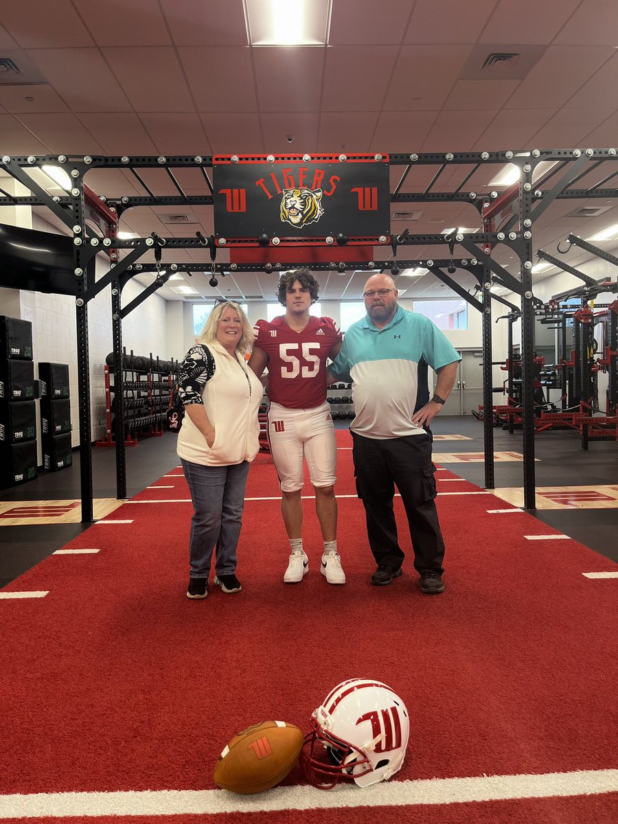 pleasant_wyatt's tweet photo. After a great visit and a great conversation with @JimCollins_FB I am blessed to receive my third offer from Wittenberg University @Coach_AMoore @rocanthony_ https://t.co/2f5ThOf140